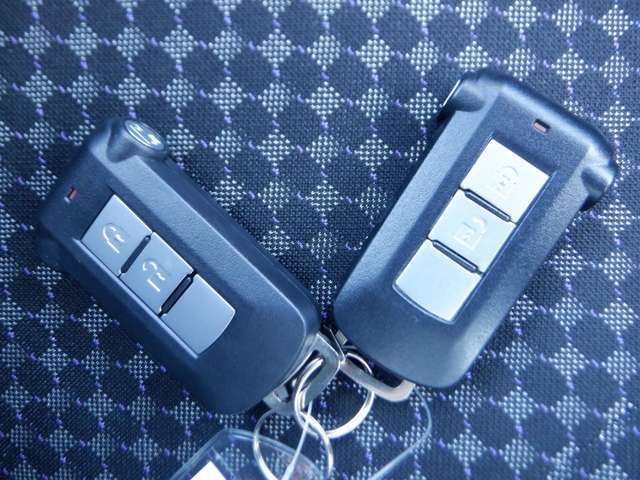 『インテリジェントキ-』機械的な鍵を使用せずに車両のドアの施錠/解錠、エンジン始動が可能なシステムです！