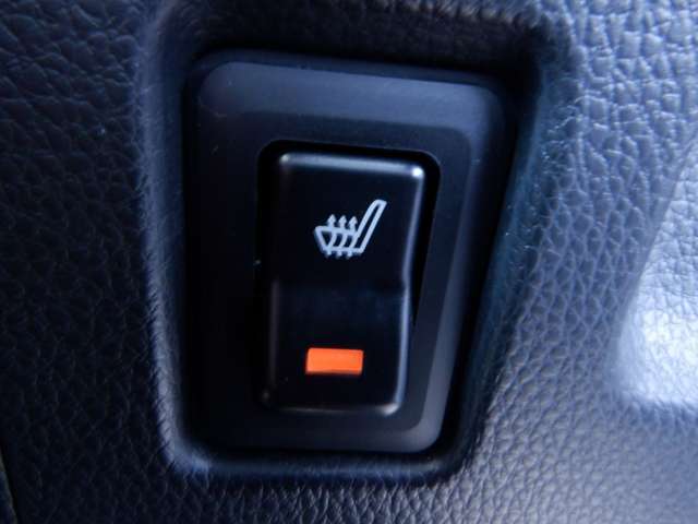 運転席シ-トヒーター。いつでも座席は快適な機能です♪