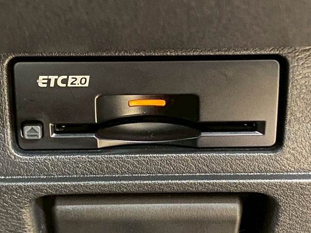【ETC車載器】を装備しておりますので、ご納車直後からの遠距離ドライブも可能です。土日の利用料金の割引や、朝夕の通行料金を割引料金で高速道路をお楽しみいただけます。