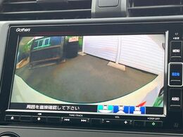 【バックカメラ】駐車時に後方がリアルタイム映像で確認できます。大型商業施設や立体駐車場での駐車時や、夜間のバック時に大活躍！運転スキルに関わらず、今や必須となった装備のひとつです！