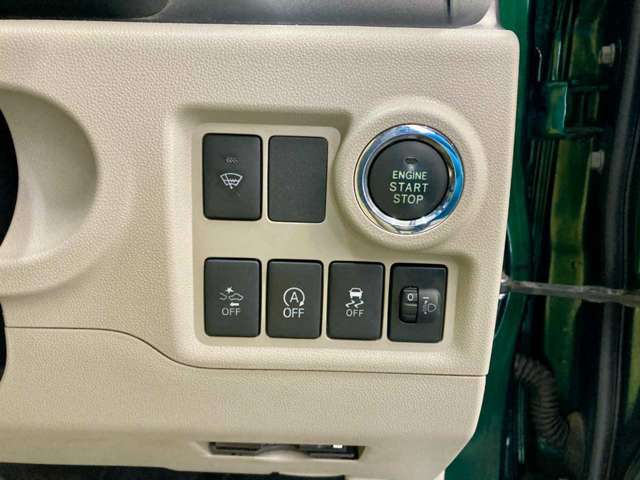 【ウィルス対策】当店のお車は全車に車内消臭・抗菌コーティングを行っております！プロのスタッフが1台1台丁寧すみずみまで綺麗にしてお客様のお手元にお渡しいたします。