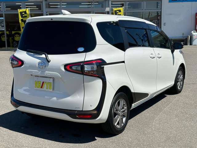 業者によるルームクリーニング実施☆室内の細かい所からエンジンルームまでキレイになった状態でお渡し致します♪