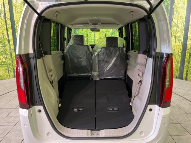 普段のお買い物や通勤、送迎等に十分な荷室スペースを確保しております。セカンドシートを倒すと、大きな荷物の積載も可能です♪