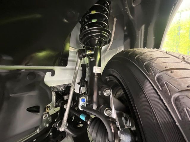 お車を安心してお乗りいただく為には、足回りの定期点検が欠かせません。サービスサポート（有償保証）では無料点検もご提供しており、安心のカーライフをお過ごしいただけるサポート体制が整っています。
