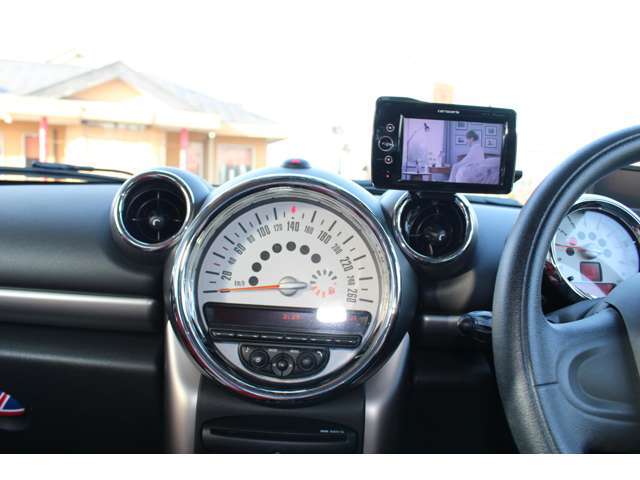 この大きなメーターがMINIならではです！