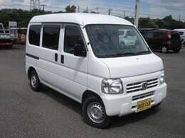 運転席側です。フロントバンパーに小傷がありますが、それ以外は目立つ傷や凹みは無く、綺麗な状態です。気になる箇所などございましたらお気軽にお問い合わせ下さい！