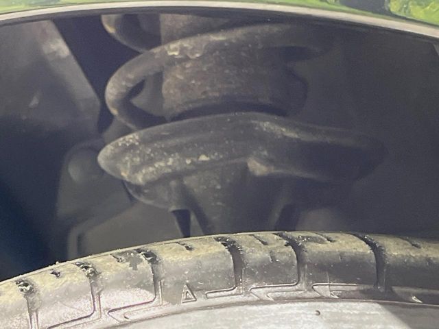 お車を安心してお乗りいただく為には、足回りの定期点検が欠かせません。サービスサポート（有償保証）では無料点検もご提供しており、安心のカーライフをお過ごしいただけるサポート体制が整っています。