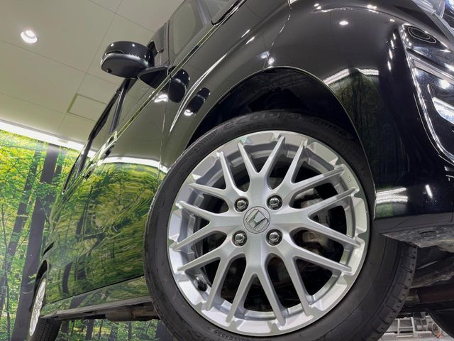 【純正15インチアルミホイール】外観にマッチした純正アルミホイールを装着しております。各種社外アルミホイールや、スタッドレスタイヤも取扱いしております。是非ご相談ください♪
