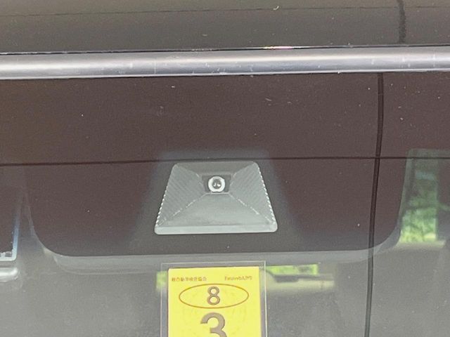 【ホンダセンシング】走行中に前方の車両等を認識し、衝突しそうな時は警報とブレーキで衝突回避と被害軽減をアシスト。より安全にドライブをお楽しみいただけます。