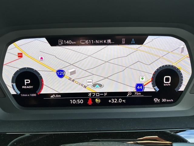 【Audi　バーチャルコックピット】液晶フルデジタルディスプレイにスピードメーター、タコメーター、マップ表示、メディア情報などフレキシブルに表示させるバーチャルコックピットを装備。