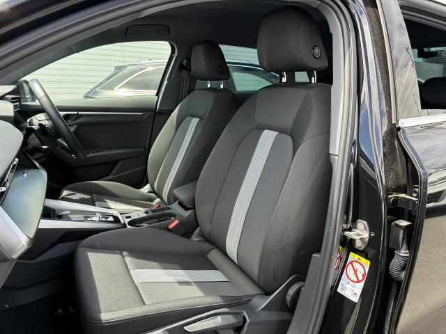 【前席シート】細部にまでクオリティーを高めたデザインにより乗る人を魅了するAudi。快適な空間がドライブをいっそう心地良いものに変えていきます。