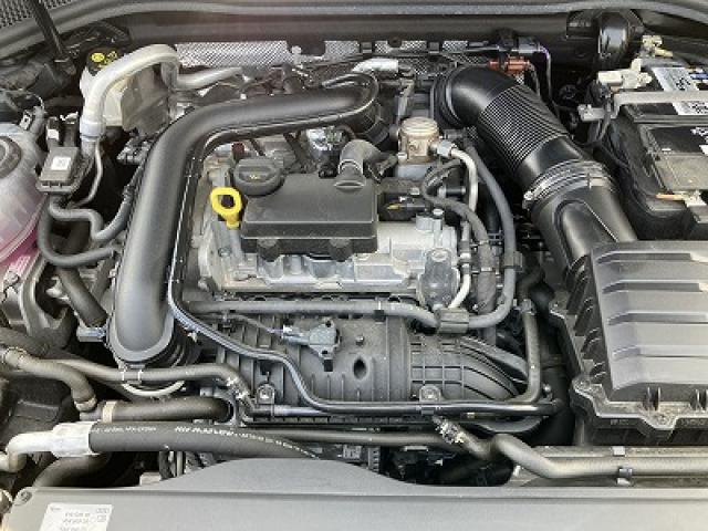 ●30TFSIエンジン『入庫時の状態もとても良く、エンジン機関も良好！ぜひ一度現車を御覧下さい！他にも多数の在庫を展示！』