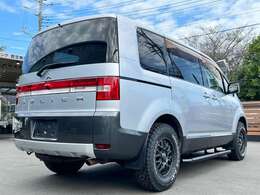 デリカD5は3列シートにスライドドア付きのアウトドア向きミニバンになります。国内唯一無二のSUVミニバンは若者からベテランドライバーまで大人気車種です☆流行りのキャンプや車中泊も大活躍です♪