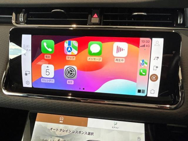 純正SSDナビを装備しております。最近はナビなしだと不便なシーンが多いですね。アップルカープレイ/アンドロイドオートも装備しており、スマホのアプリや、グーグルマップ等をモニターに表示可能です！！