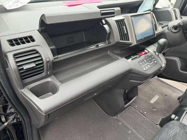 クルマ販売はもちろん、車検・整備、板金・塗装 まで、お客様のトータルカーライフをサポートいたします！まずはお気軽にフリーダイヤル【0078-6002-156211】までお問い合わせください。