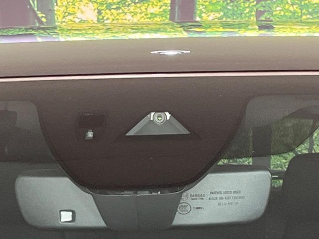 【スマートブレーキサポート】走行中に前方の車両等を認識し、衝突しそうな時は警報とブレーキで衝突回避と被害軽減をアシスト。より安全にドライブをお楽しみいただけます。