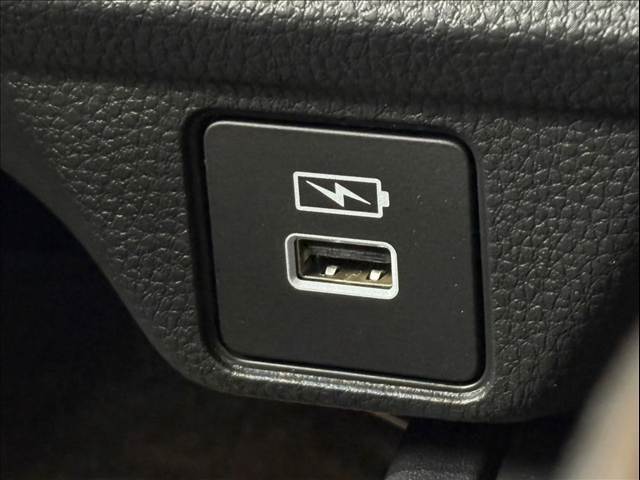 【急速充電機能】普通充電に比べて充電時間が短く、ちょっとした立ち寄りの際にすばやく充電することが可能です。