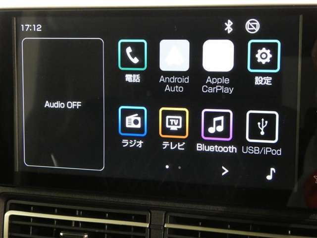 9インチのディスプレイオーディオ装着です。スマホとの通信で様々なサービスが楽しめます。TV視聴にも対応しています。