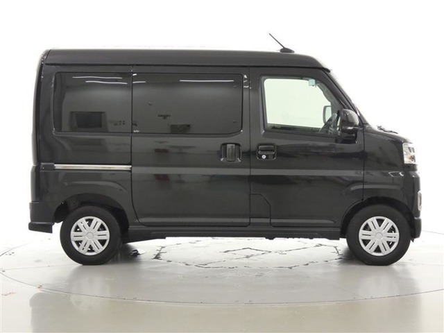 両側パワースライドドア付きだから、狭い駐車スペースなどでの 乗り降りラクラク！小さなお子さまのいるご家庭には嬉しい装備。