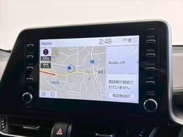 【純正ディスプレイオーディオ】FM・AMラジオやブルートゥース接続など多彩な機能を併せ持っており、インパネ周りがすっきりしてますね！追加オプションでナビ機能やフルセグTV視聴、DVD再生なども可能です
