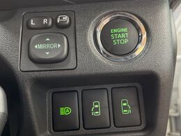 【両側パワースライドドア】スマートキーや運転席のスイッチで後席両側スライドドアの開閉が可能♪電動だから力を入れてドアを開ける必要が無く、小さなお子様でも簡単に開け閉めでき快適です♪