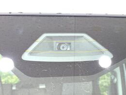 【スズキ　セーフティサポート】走行中に前方の車両等を認識し、衝突しそうな時は警報とブレーキで衝突回避と被害軽減をアシスト。より安全にドライブをお楽しみいただけます。【両側スライドドア】駐車場で隣の車と