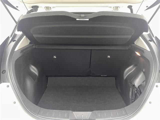 【トランク】積み込みやすくて、たっぷり積める荷室です。シートアレンジできるものは、乗車人数と荷物の量や大きさによってシートを動かすことができるので、より快適なドライブが可能です！