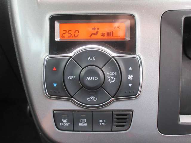 注文販売も承ります。在庫にない車でも、お客様こだわりの条件をお聞かせください。当社が全国よりお探しします。毎月数名の方からご依頼をいただいております。