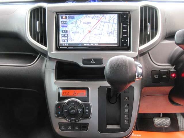 納車前には点検整備をおこない、整備記録簿をお渡しいたします。