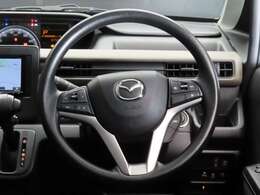 ☆ステアリングには各種スイッチを配置。左手側にはオーディオ操作やハンズフリー操作もできます☆