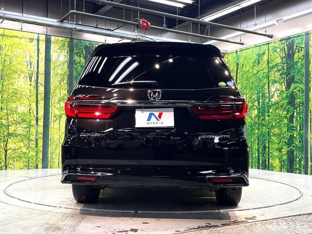 安心の最長10年・走行無制限保証（有償）をご用意。保証内容も充実はもちろん、無料点検＆オイル交換や、年中無休の全国・24時間ロードサービスも付帯されておりますのでご安心下さい。