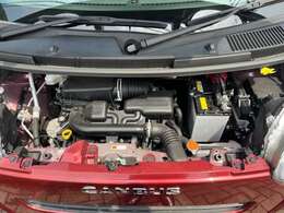 キレイなエンジンルームです。