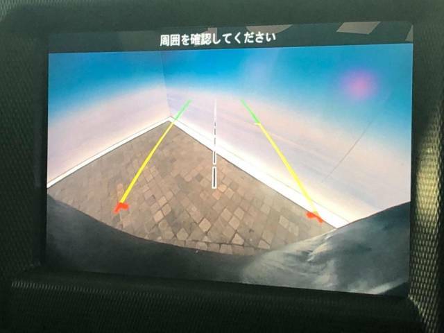 ●ガイドライン付きバックカメラ：不安な駐車もこれで安心！ガイドライン付きなので狭い箇所での駐車もラクラクです！