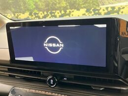 【純正ナビ】人気の純正ナビを装備しております。ナビの使いやすさはもちろん、オーディオ機能も充実！キャンプや旅行、通勤や買い物など普段のドライブも楽しくなるはず♪