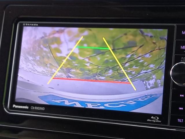 WECARSの展示場では実際に見て、触ってお車をお選びいただけます！知識の豊富な営業スタッフが様々なカーライフをご提案いたします！