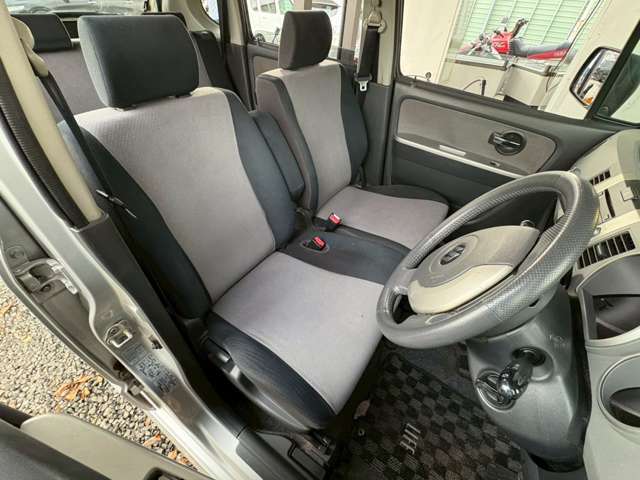 落ち着いた色合いの内装！シンプルだからこそなじみよく、心地いい空間です♪