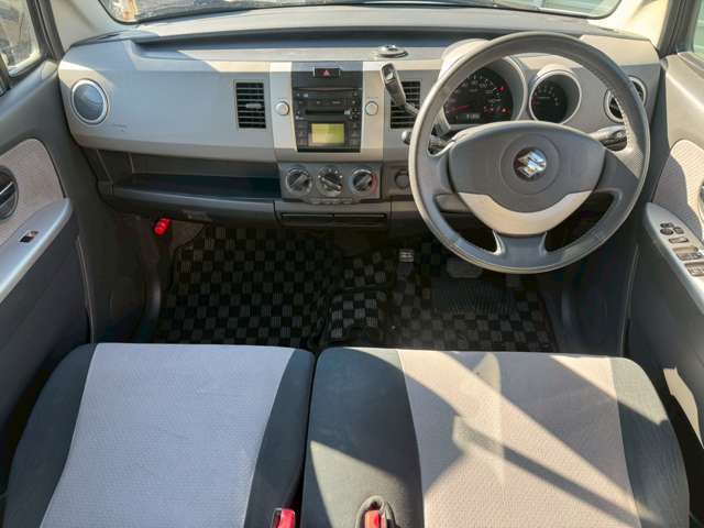 落ち着いた色合いの内装です！