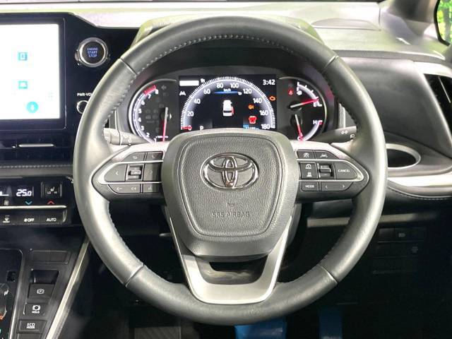 【純正革巻きステアリング】上質な革を使用することで、手にしっかり馴染みとても運転しやすいハンドルです♪