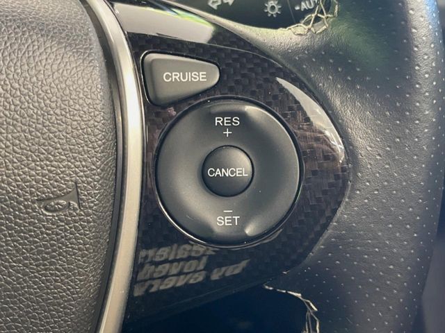 【クルーズコントロール】高速道路もラクラク走行。アクセルを離しても一定速度で走行ができ、長距離運転時の負担を軽減！加速・減速も簡単なスイッチ操作で調整できます。