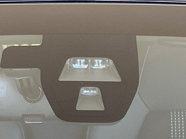 【シティブレーキアクティブシステム】低速走行中に前方の車両等を認識し、衝突しそうな時は警報とブレーキで衝突回避と被害軽減をアシスト。より安全にドライブをお楽しみいただけます。