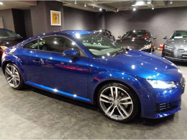 オークジャパンでは、熟練マイスターによる各種ガラスコーティングをご用意しております。汚れがちなアルミホイルまでしっかりコーティング。詳細はお問い合わせくださいませ。