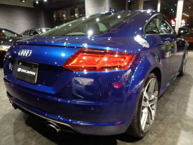 ショールームまでお越し頂くことが不可能なお客様にも、まるでショールームでご商談頂いている様な「動画サービス」や「高画質画像サービス」。お気軽にお問い合わせください。