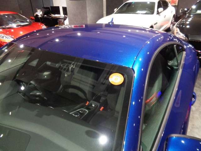 オークジャパンでは、ご来店頂くお客様用の駐車スペースを確保しております。皆様の愛車でお気軽に遊びにいらしてください。