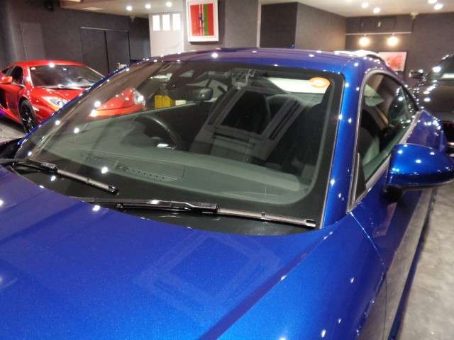 オークジャパンでは、輸入車を愛するお客様に、心躍る1台に巡り逢って頂けますよう、徹底的な品質管理、価格管理、お付き合い頂く弊社スタッフ、全てに真心をこめてお出迎えさせて頂きます。