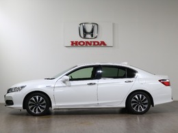 ボディカラーはホワイトオーキッドパールです。