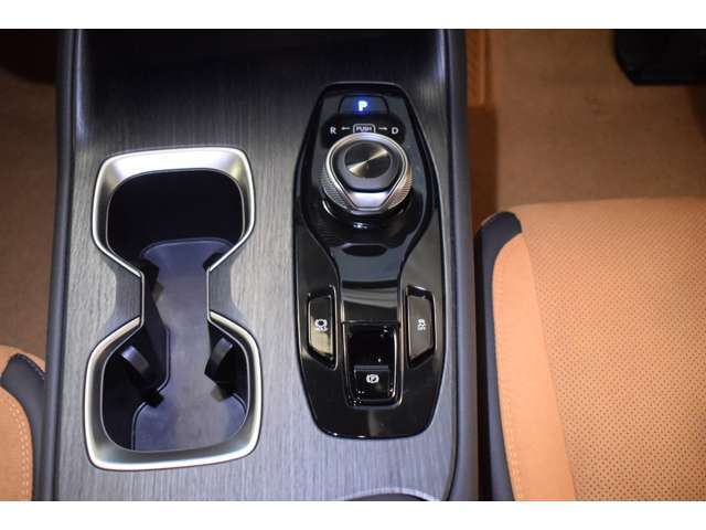 寛ぎながらお車選びができるアットホームな雰囲気の中、魅力溢れる1台をご案内いたします。