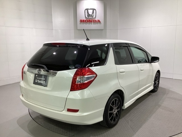 Honda認定中古車 U-Selectは3つの安心をお約束します。　1　Hondaのプロが整備した安心。 2　第三者機関がチェックした安心。　3　購入後もHondaが保証する安心。