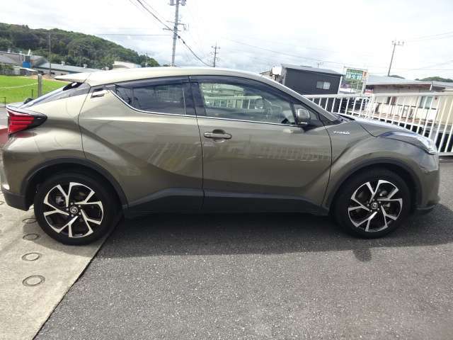 オートローン（オリコ・プレミア）も取り扱っておりますので、分割払いについても遠慮なく御相談ください。月々のお支払金額や支払回数など 無理のないプランをご提案させていただきます。