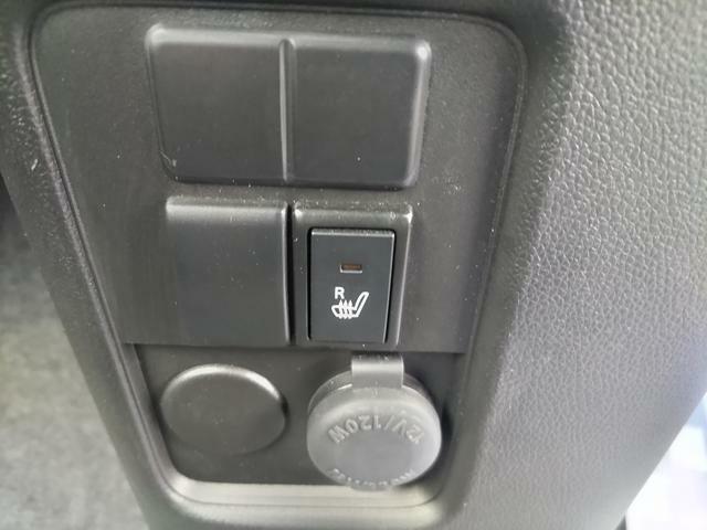運転席シートヒーターのスイッチです。