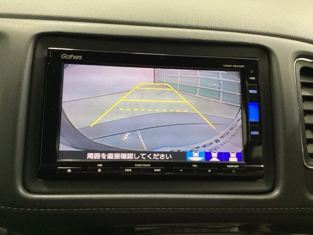 バックモニター付きで、車庫入れやバック時の後方確認をサポート。